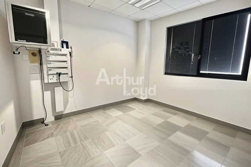 Office in Drumettaz-Clarafond for lease - Interior Photo - Image 2 of 5