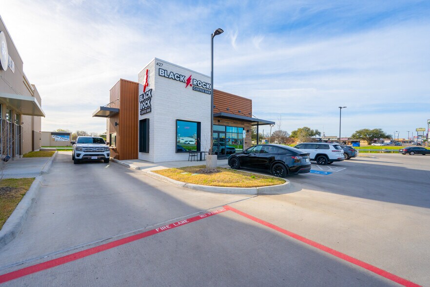 427 Wilshire blvd, Burleson, TX for sale - Primary Photo - Image 2 of 6