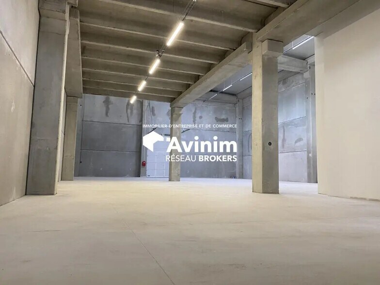Industrial in Le Muy for lease - Interior Photo - Image 1 of 18