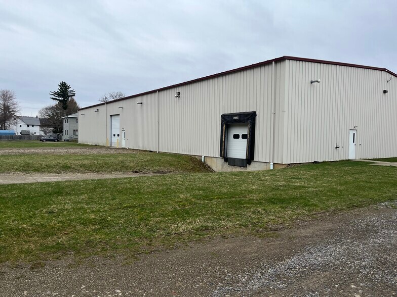 1308 Pennsylvania Ave W, Warren, PA for sale - Building Photo - Image 2 of 6