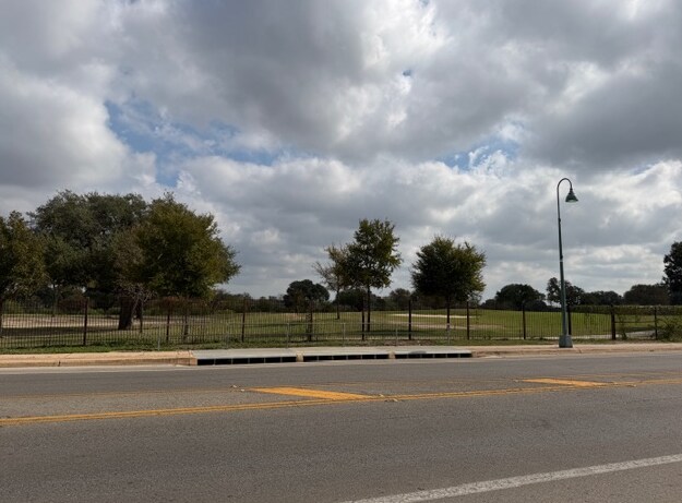 2011 Mission Rd, San Antonio, TX for lease - City Photo - Image 1 of 15