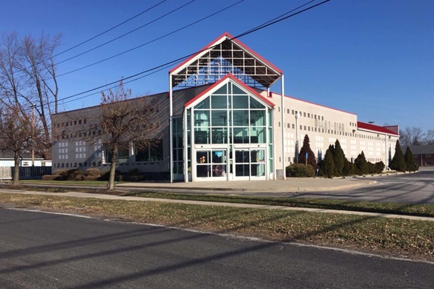 3948 W Alexis Rd, Toledo, OH for sale - Building Photo - Image 1 of 1