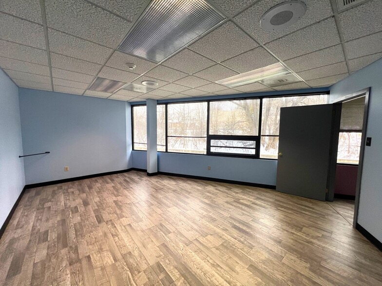 250 W Lancaster Ave, Paoli, PA for lease - Building Photo - Image 2 of 10