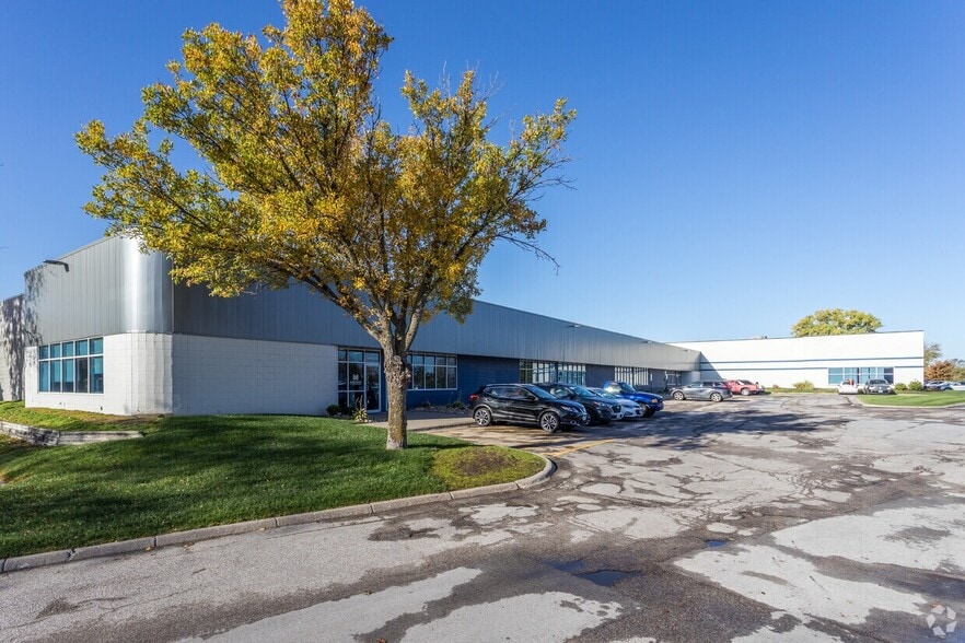 Dock & Drive in 3,000 SF - Warehouse