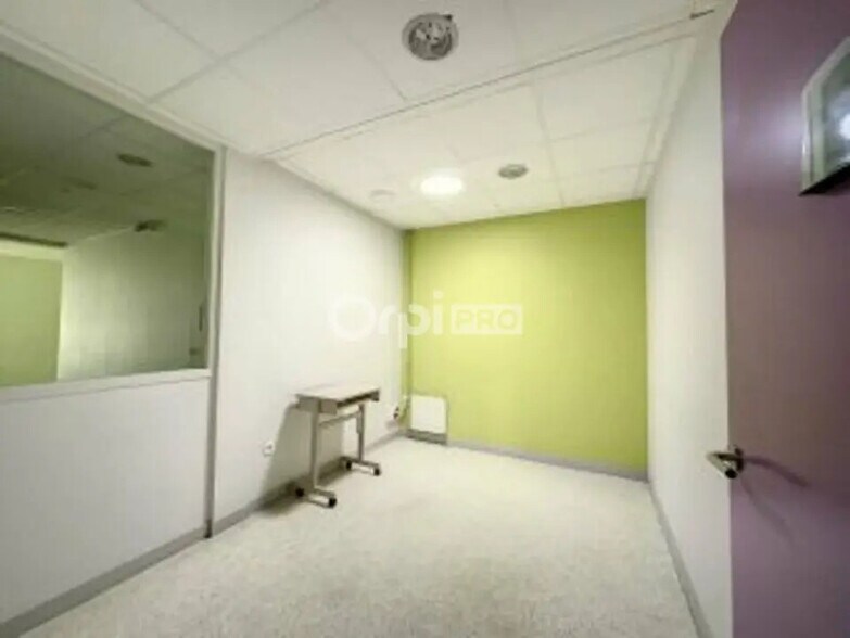 Office in Montluçon for lease - Interior Photo - Image 2 of 13