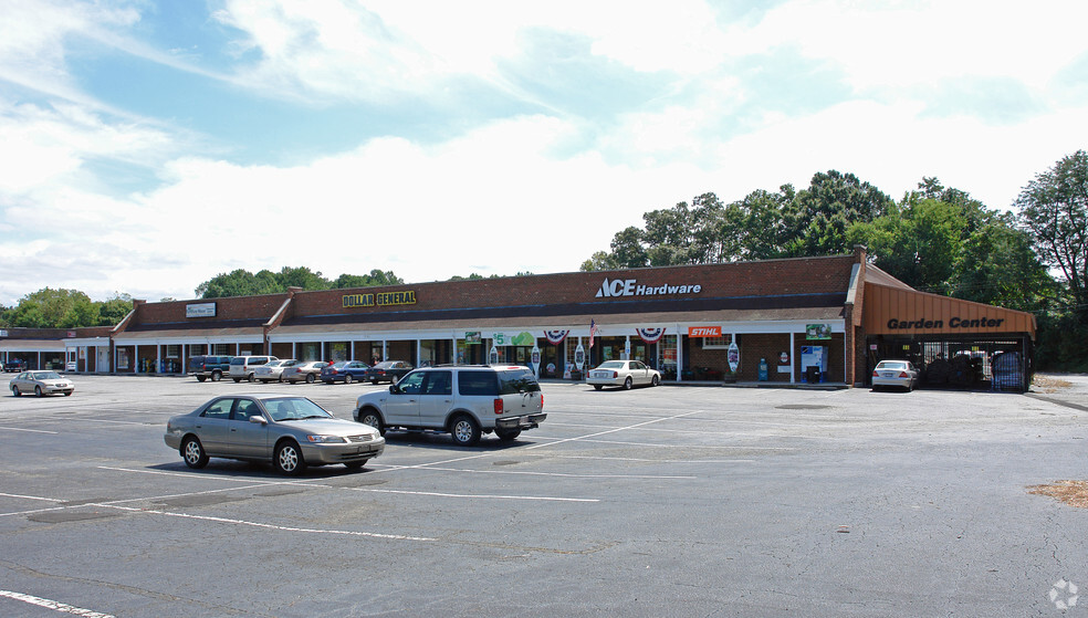 705-715 W Main St, Jamestown, NC for lease - Building Photo - Image 2 of 8