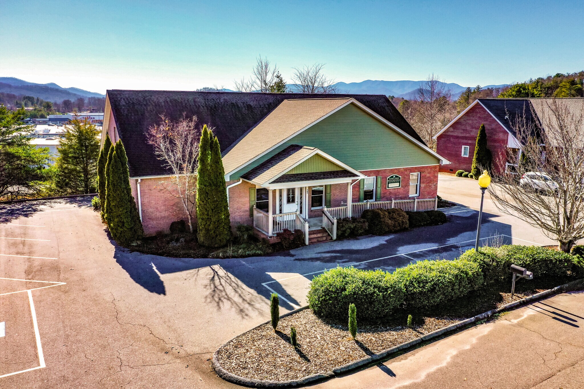 144 Holly Springs Park Dr, Franklin, NC 28734