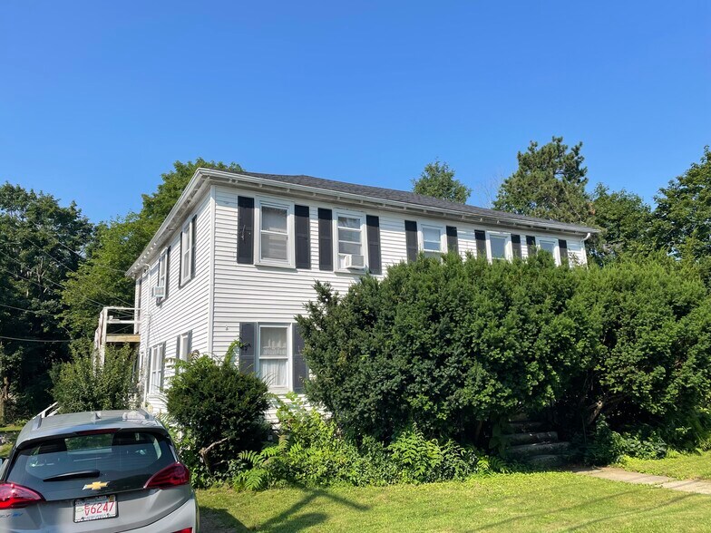 11 Pleasant St, Medfield, MA 02052