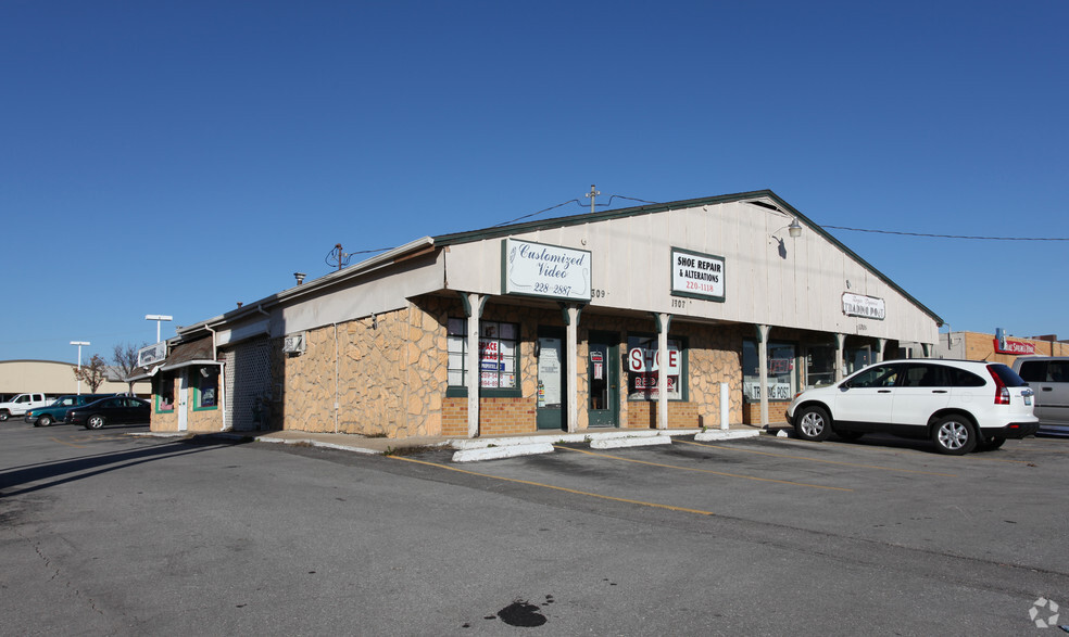 1305-1331 W 40 Hwy, Blue Springs, MO for lease - Primary Photo - Image 1 of 4