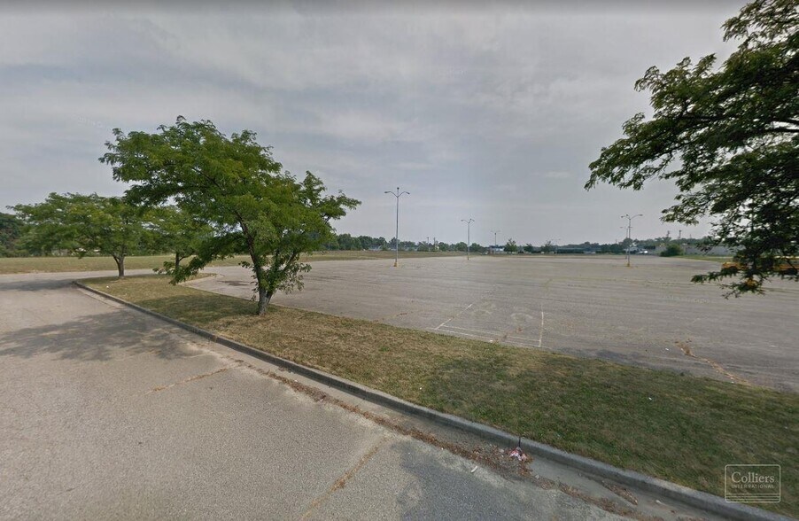 2215 Waycross Rd, Forest Park, OH 45240