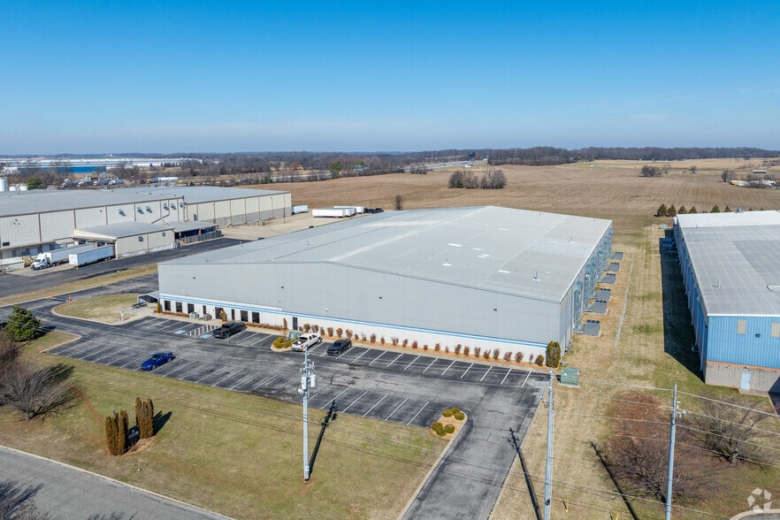 1035 Fred White Blvd, Portland, TN for lease - Building Photo - Image 3 of 4