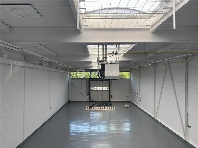 Flex in Sucy-en-Brie for lease - Interior Photo - Image 3 of 6