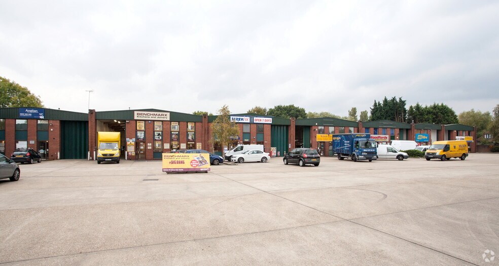 Hamm Moor Ln, Addlestone for lease - Primary Photo - Image 1 of 5