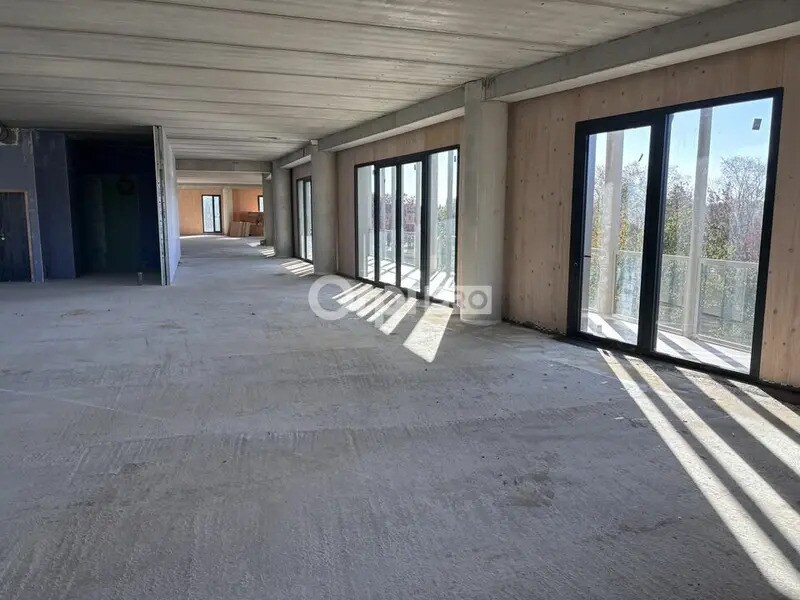 Office in Avignon for sale Interior Photo- Image 1 of 5