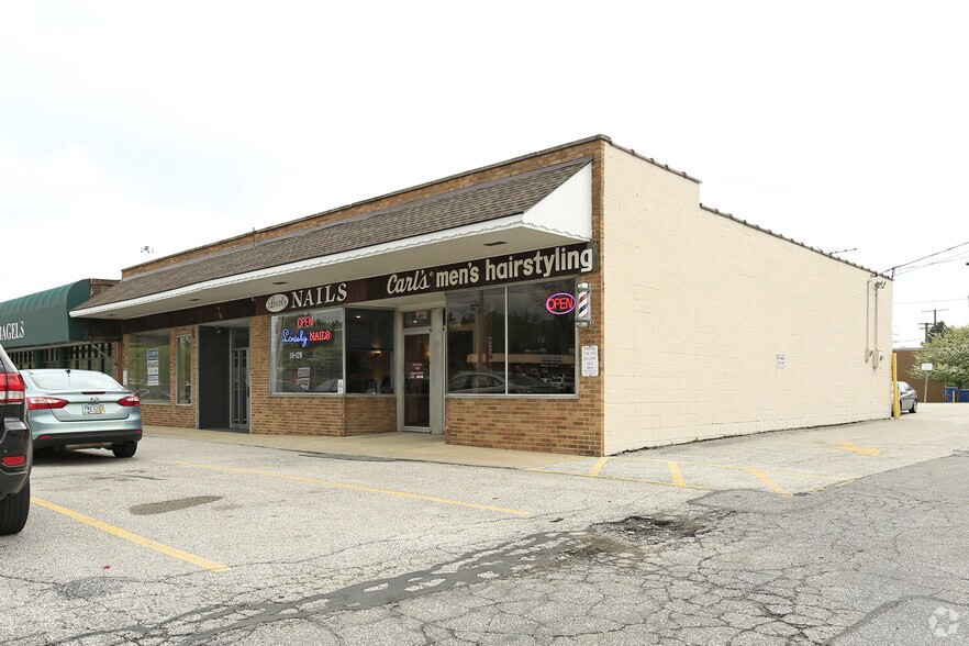 33693-33701 Aurora Rd, Solon, OH for sale - Primary Photo - Image 1 of 1