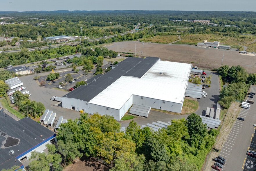 33 Stiles Ln, North Haven, CT for sale - Primary Photo - Image 1 of 1