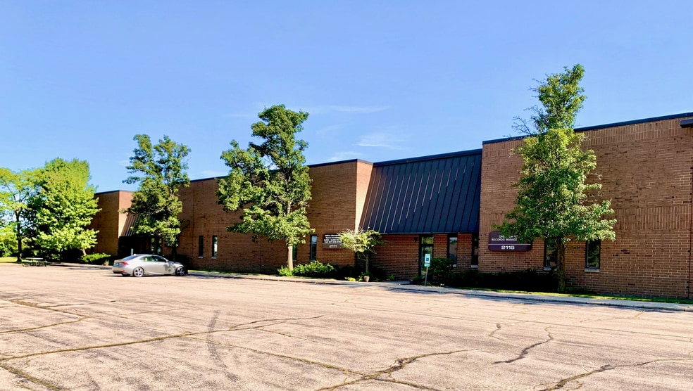 2101-2115 Tempel Dr, Libertyville, IL for sale - Building Photo - Image 1 of 10