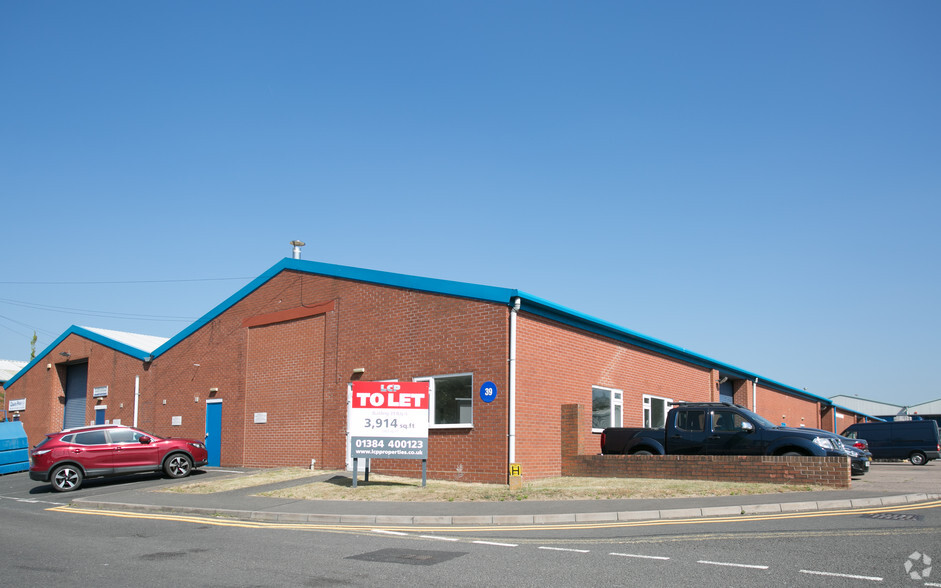 Second Ave, Kingswinford for lease - Primary Photo - Image 1 of 2