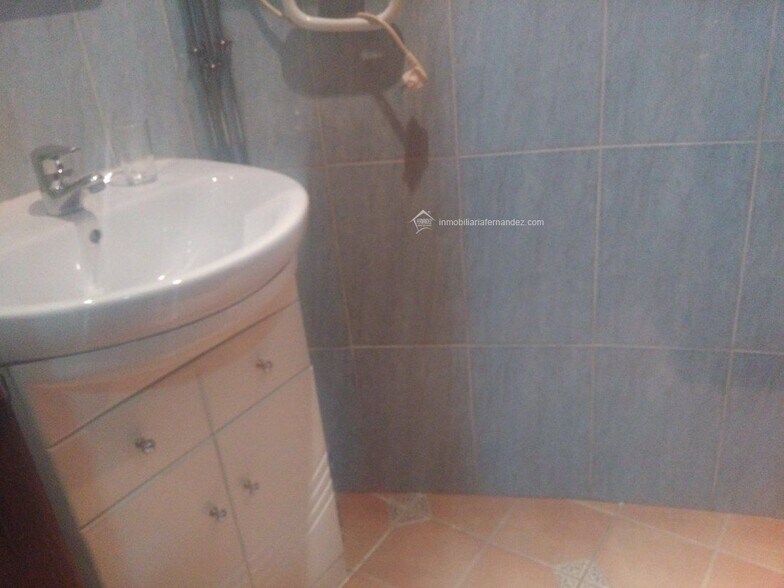 Retail in Cáceres for lease - Building Photo - Image 3 of 4