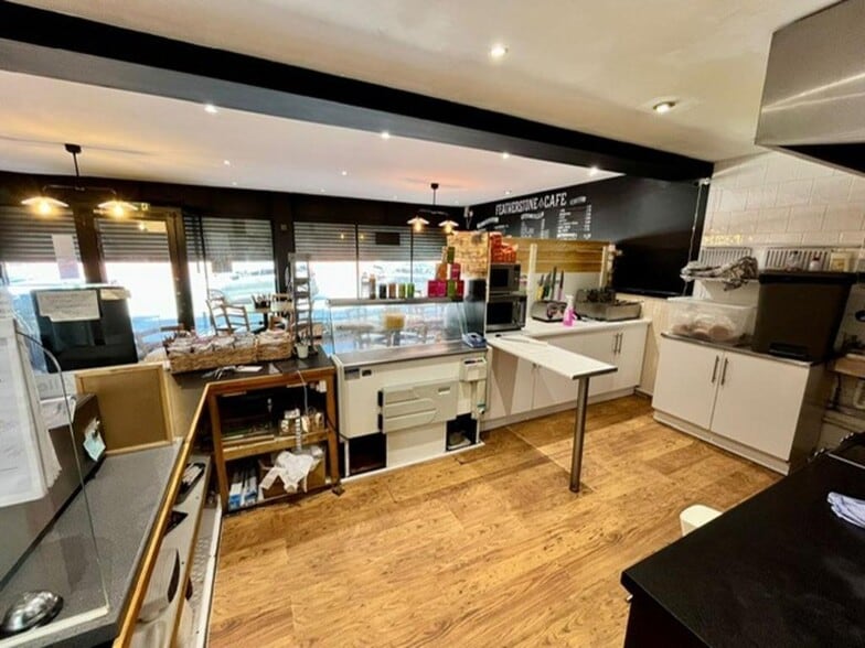 1 The Avenue, Featherstone for sale - Interior Photo - Image 2 of 8