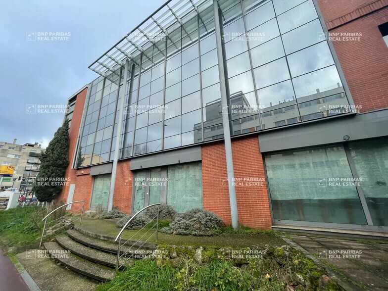 Office in Toulouse for lease - Building Photo - Image 2 of 23