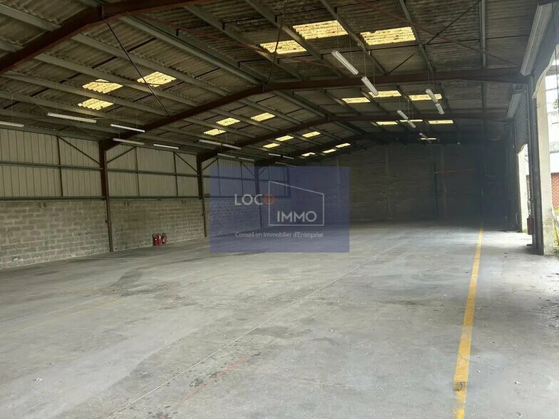 Industrial in Cenon for lease - Building Photo - Image 3 of 11