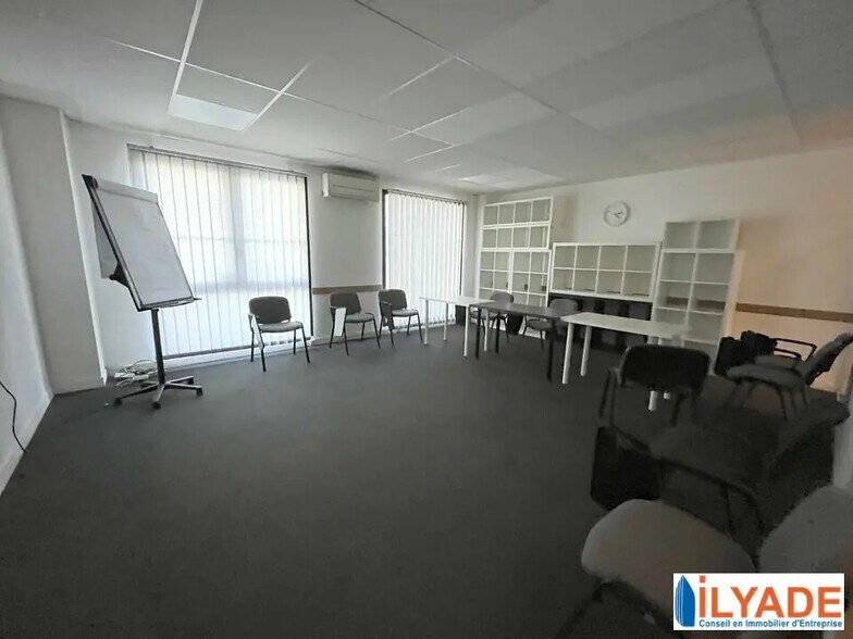 Office in Aubagne for sale - Interior Photo - Image 2 of 6
