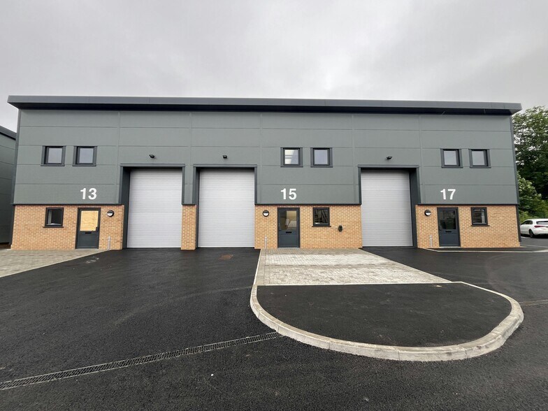 Embankment Way, Ringwood for lease - Building Photo - Image 2 of 17