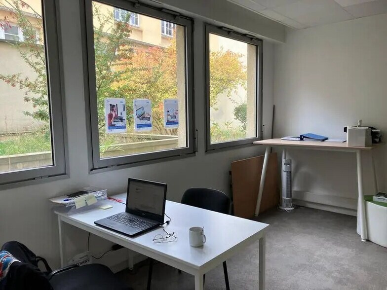 Office in Paris for sale - Building Photo - Image 2 of 17