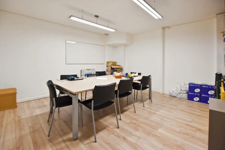 Office in Paris for lease - Building Photo - Image 2 of 6