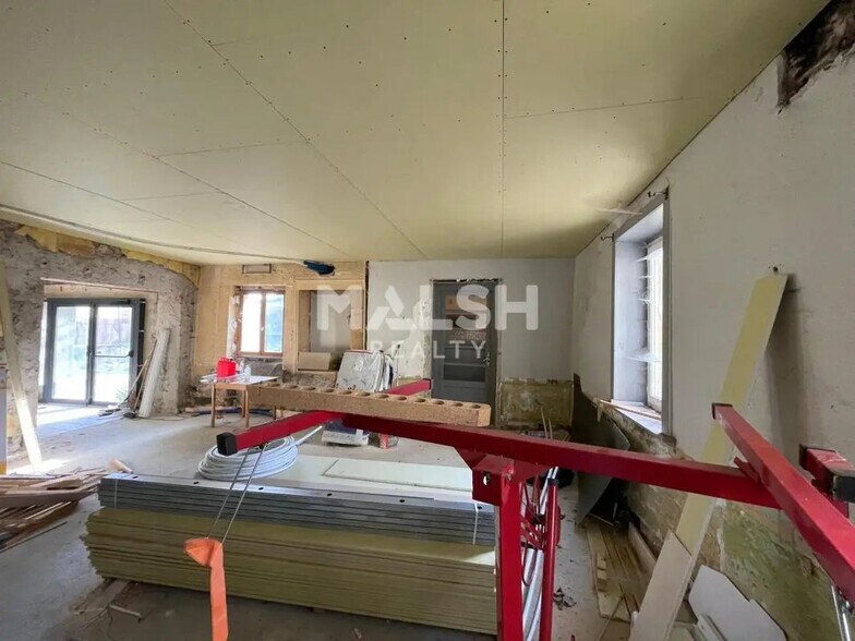 Retail in Chazey-sur-Ain for lease - Building Photo - Image 2 of 11