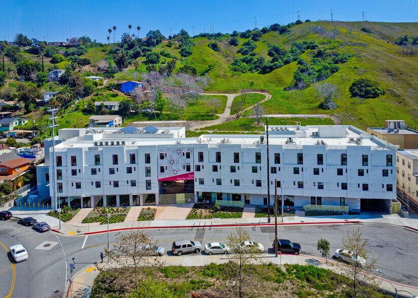 4208 E Huntington Dr S, Los Angeles, CA for lease - Building Photo - Image 2 of 15