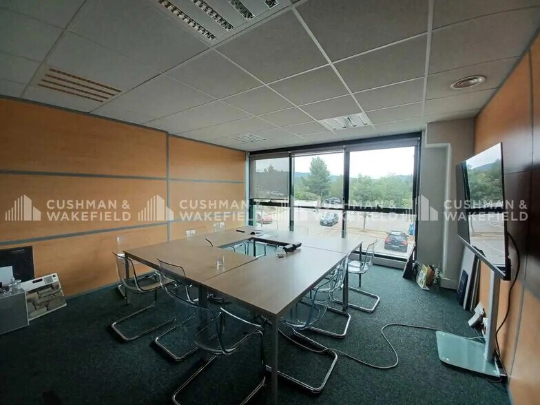 297 Avenue Du Mistral, La Ciotat for sale - Interior Photo - Image 3 of 6