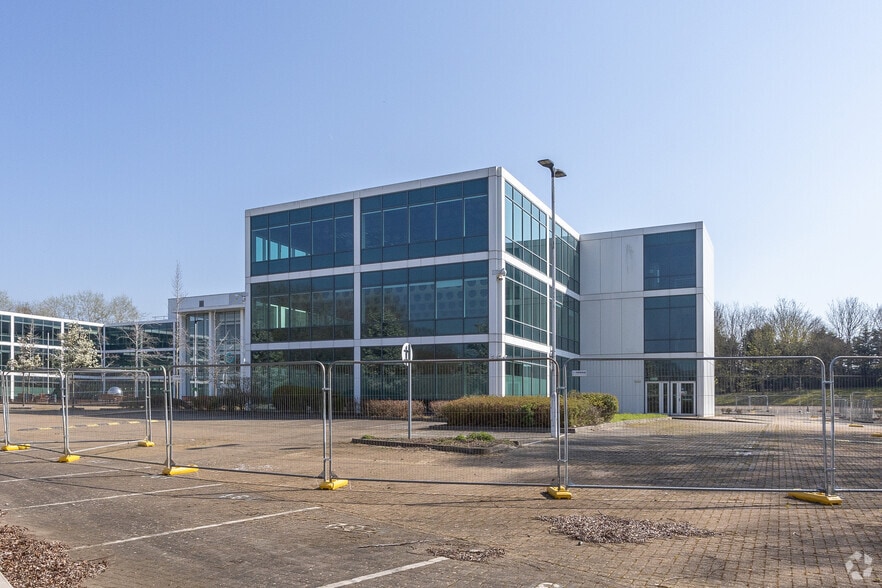 Gallows Hl, Warwick for sale - Primary Photo - Image 1 of 5