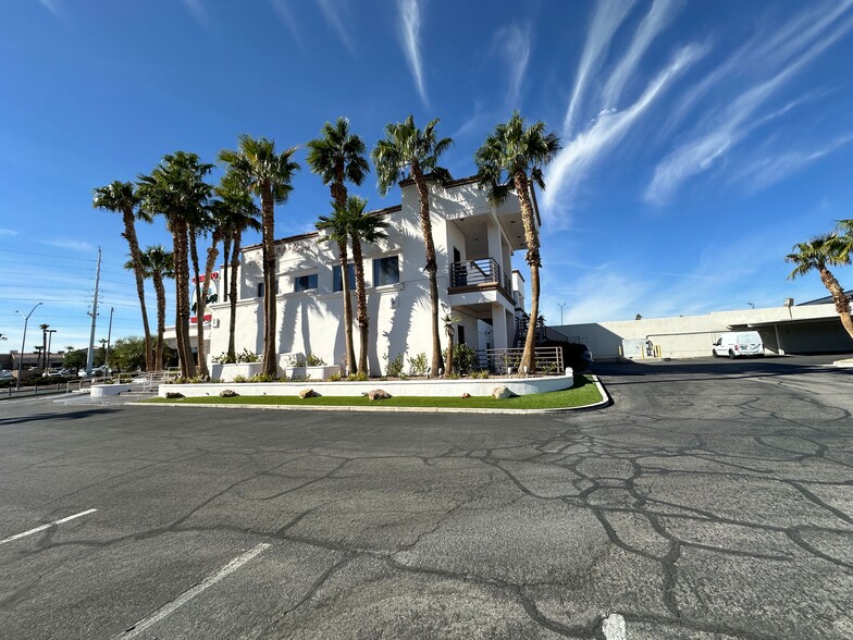 8100 W Sahara Ave, Las Vegas, NV for lease - Building Photo - Image 2 of 11