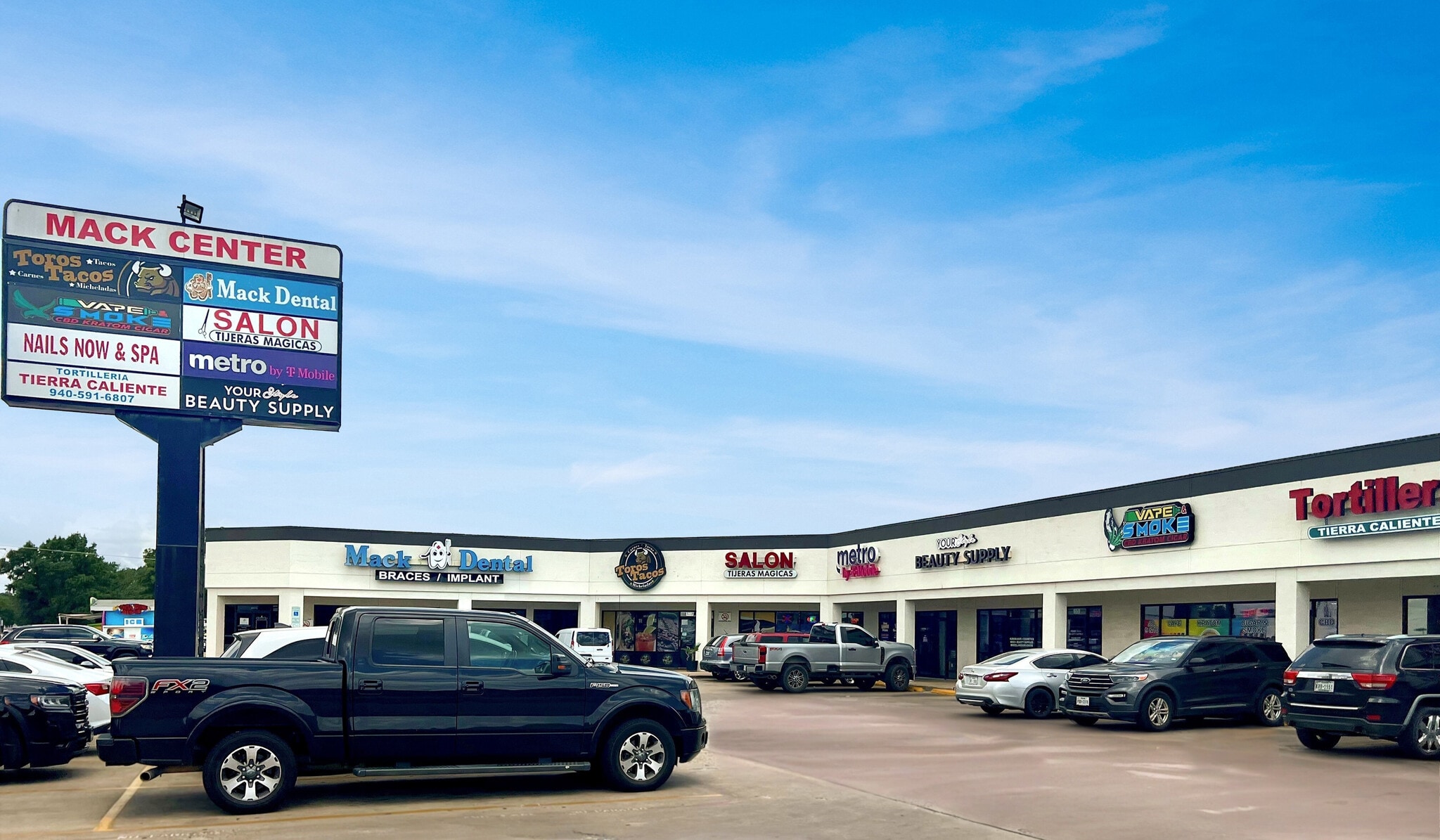 1607 E McKinney St, Denton, TX for lease Building Photo- Image 1 of 6