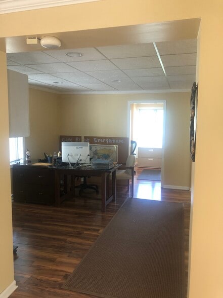 125 W Park Ave, Libertyville, IL for lease - Building Photo - Image 3 of 9