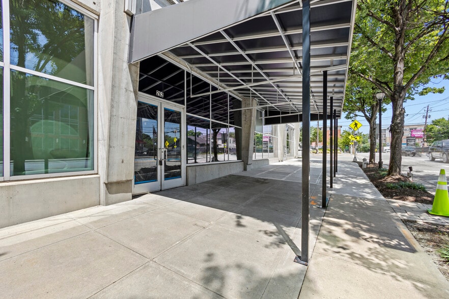 262 Pharr Rd NE, Atlanta, GA for lease - Building Photo - Image 3 of 31