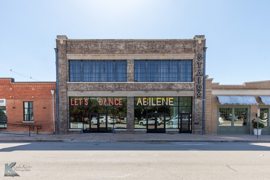 141 Oak St, Abilene, TX for sale - Building Photo - Image 1 of 24