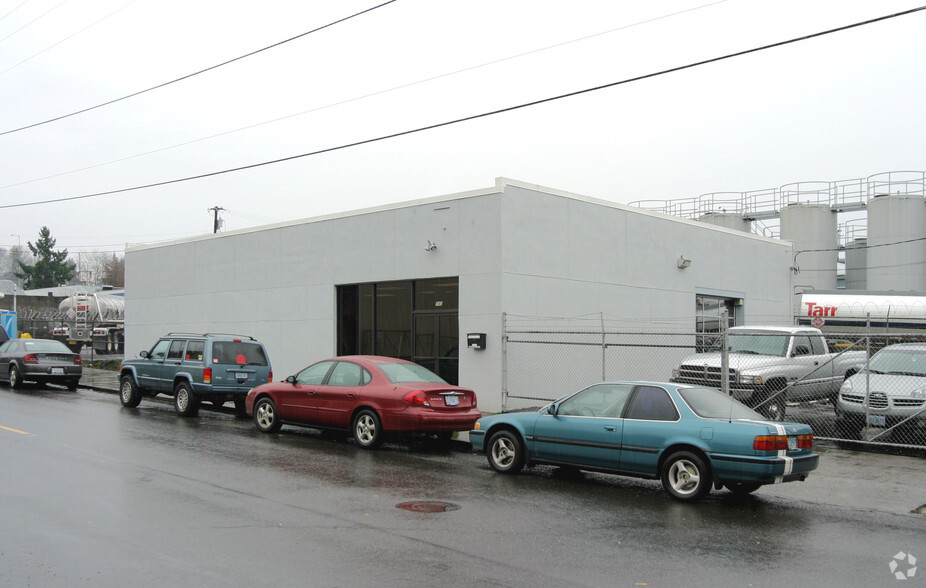 740 N Russell St, Portland, OR for lease - Building Photo - Image 2 of 3