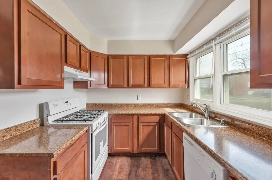 4250 W Dickman Rd, Springfield, MI 49037 Barberry Townhouses