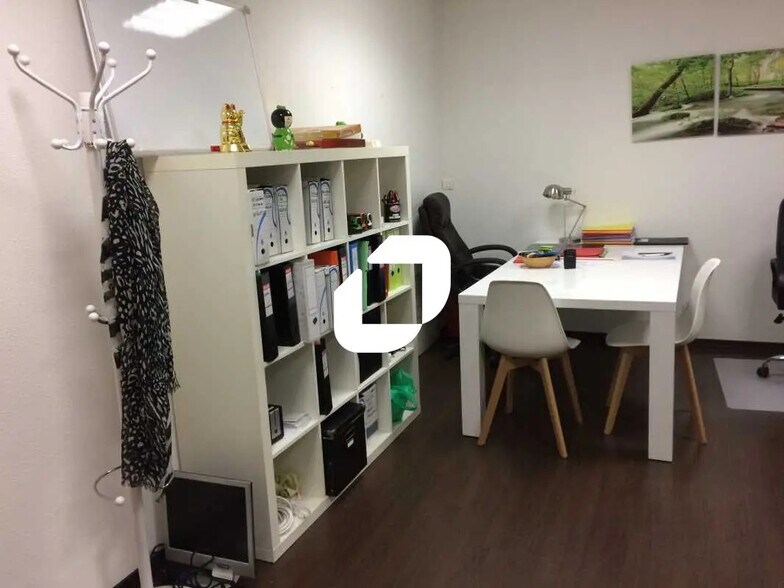 Office in Cenon for lease - Interior Photo - Image 1 of 3