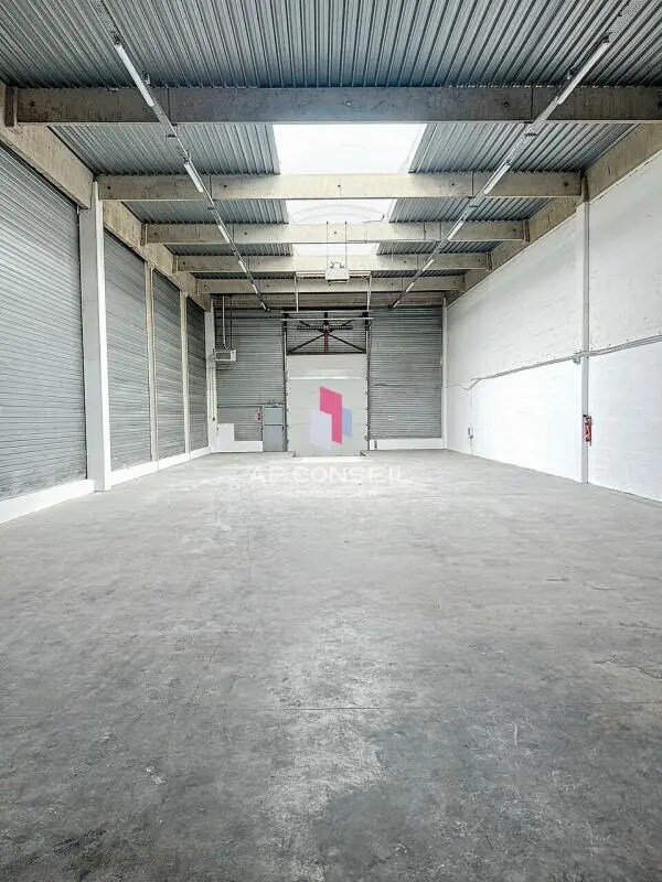 Flex in Coignières for lease Building Photo- Image 1 of 5