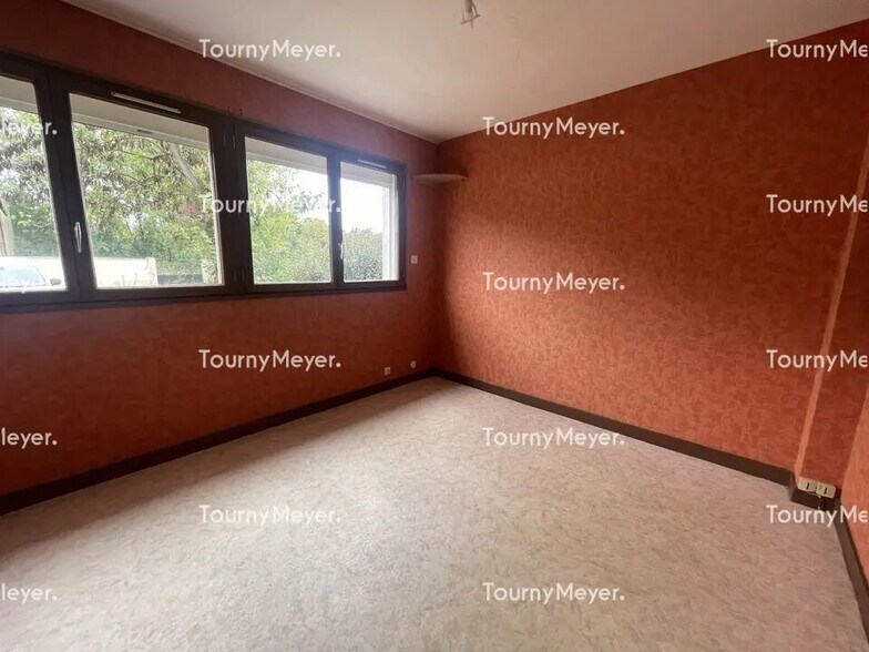 Office in Montreuil-le-Gast for lease - Interior Photo - Image 3 of 4