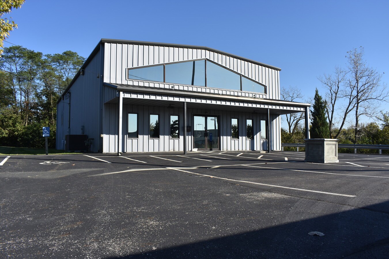 4520 Alum Creek Dr, Columbus, OH 43207