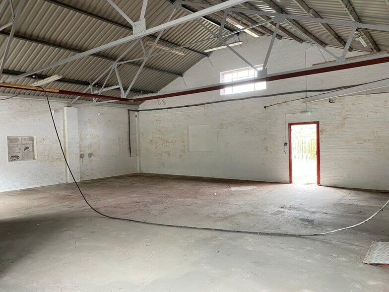 97 Crieff Rd, Perth for sale - Interior Photo - Image 3 of 4