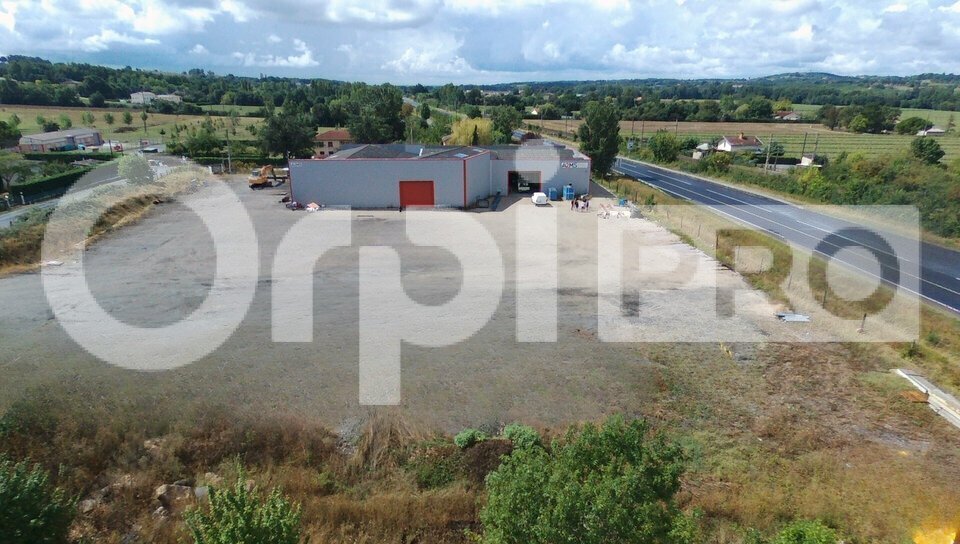 Flex in Caussade for sale Building Photo- Image 1 of 10