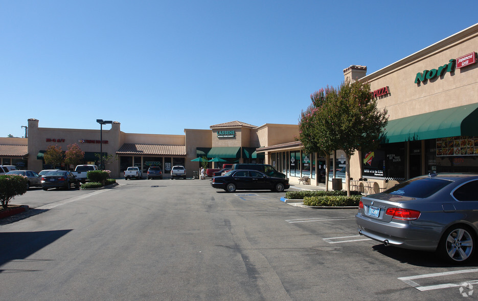 2835-2897 E Thousand Oaks Blvd, Thousand Oaks, CA for lease - Building Photo - Image 1 of 4