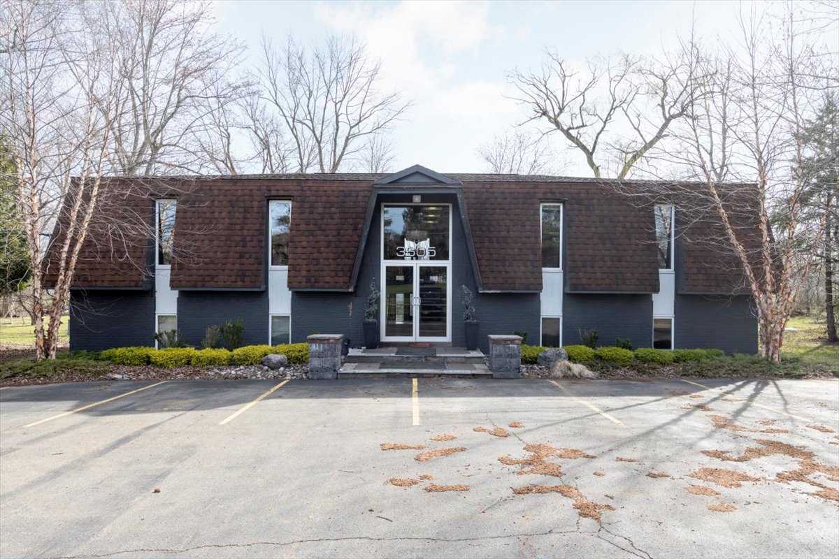 3605 Eggert Rd, Orchard Park, NY for sale Primary Photo- Image 1 of 1