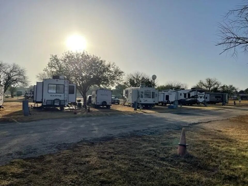 201 N 23rd St, Carrizo Springs, TX for sale Primary Photo- Image 1 of 1